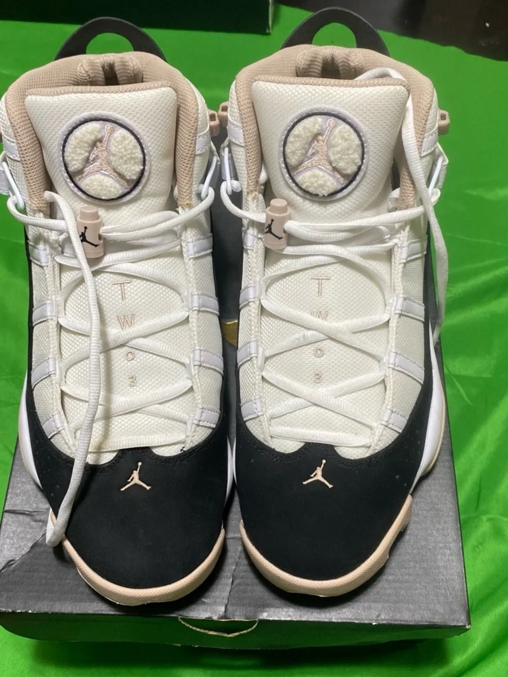 Jordan sneakers in White and Beige